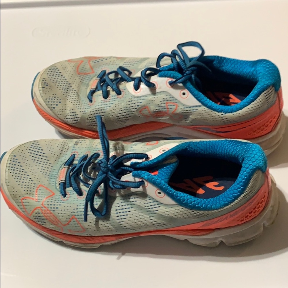 Women’s under armour tennis shoes